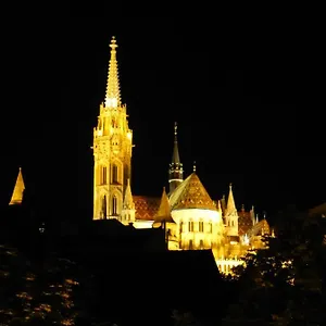 Elegant With Buda Castle View Apartment