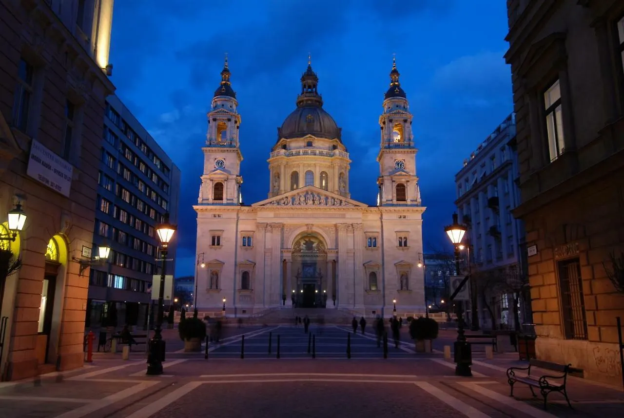 Quiet And Central 2 Bedrooms 2 Bathrooms Apartment In The Heart Of Budapest 0*,  Ungarn